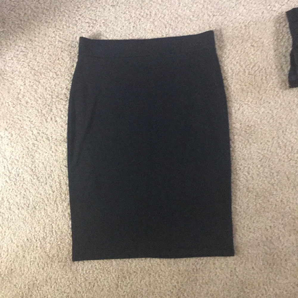 Below the knee pencil skirt. S